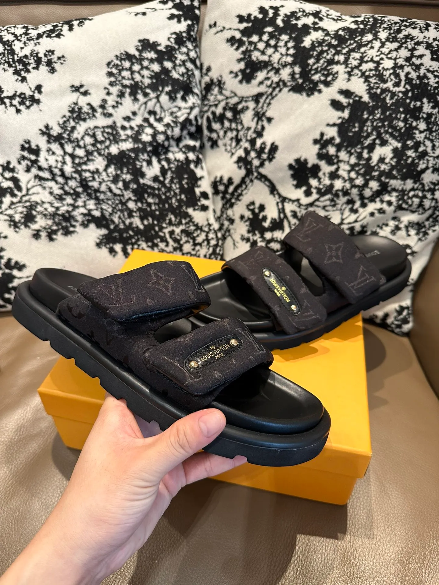Men's shoes 💰360💰 LV. Slippers 🩴High silk fabric original PU water table rubber outsole, size 35-46